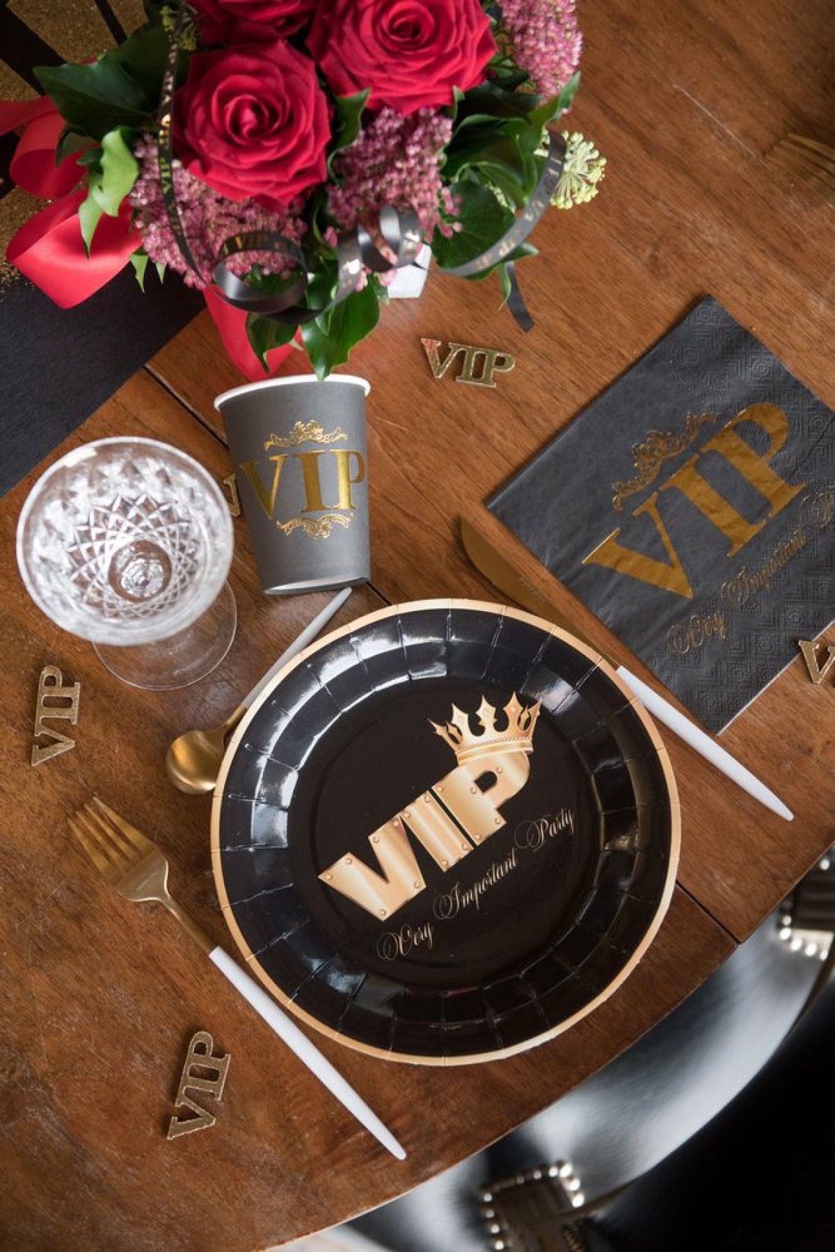Vip Cup Kjøp VIP Pappkopper Gull og Svart Online - Nå kun 59 - Temashop.no