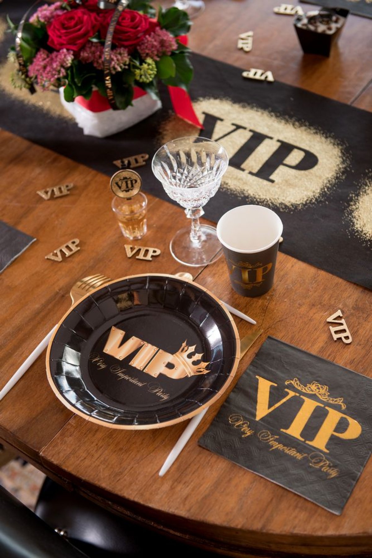 Vip Cup Kjøp VIP Pappkopper Gull og Svart Online - Nå kun 59 - Temashop.no